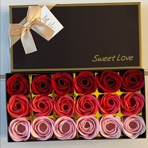 SWEET LOVE- 18 ROSES FLOWERS PETAL SCENTED SOAP-NIB